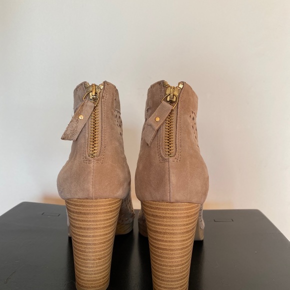 Heels - Picture 3 of 5